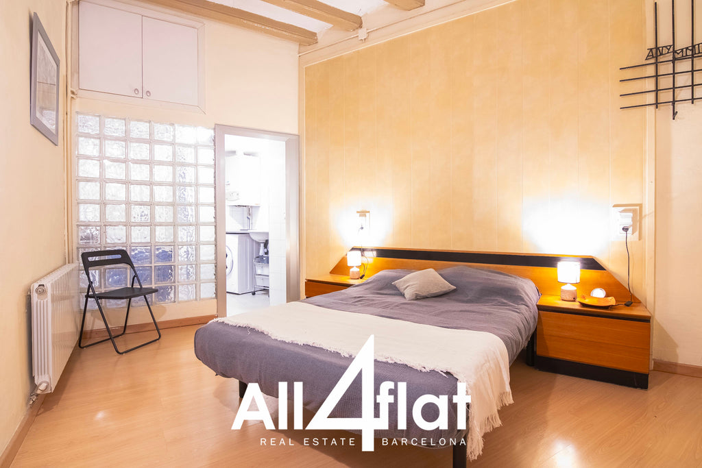 Rue des Bouteilles - Réf. : 003095B 