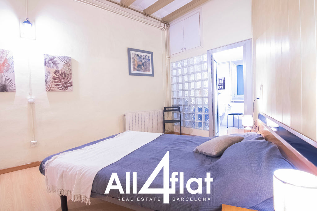 Rue des Bouteilles - Réf. : 003095B 