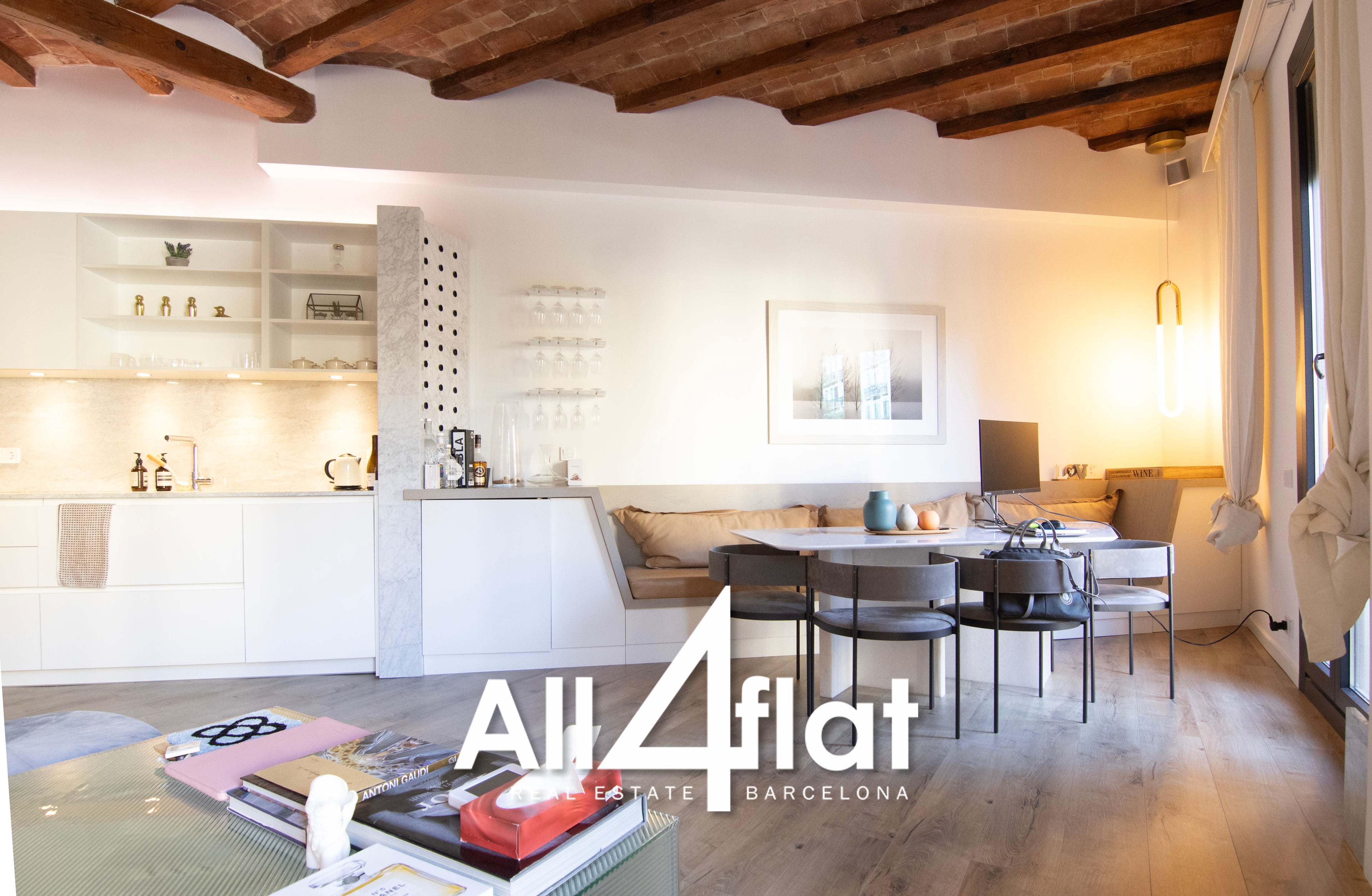 C/ Comte Urgell - Ref: 000003D 