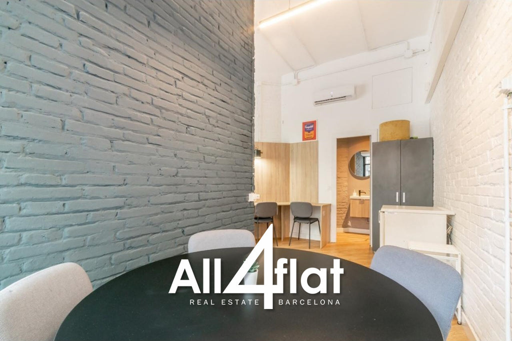 C/ Viladomat - Réf. : 001558E 