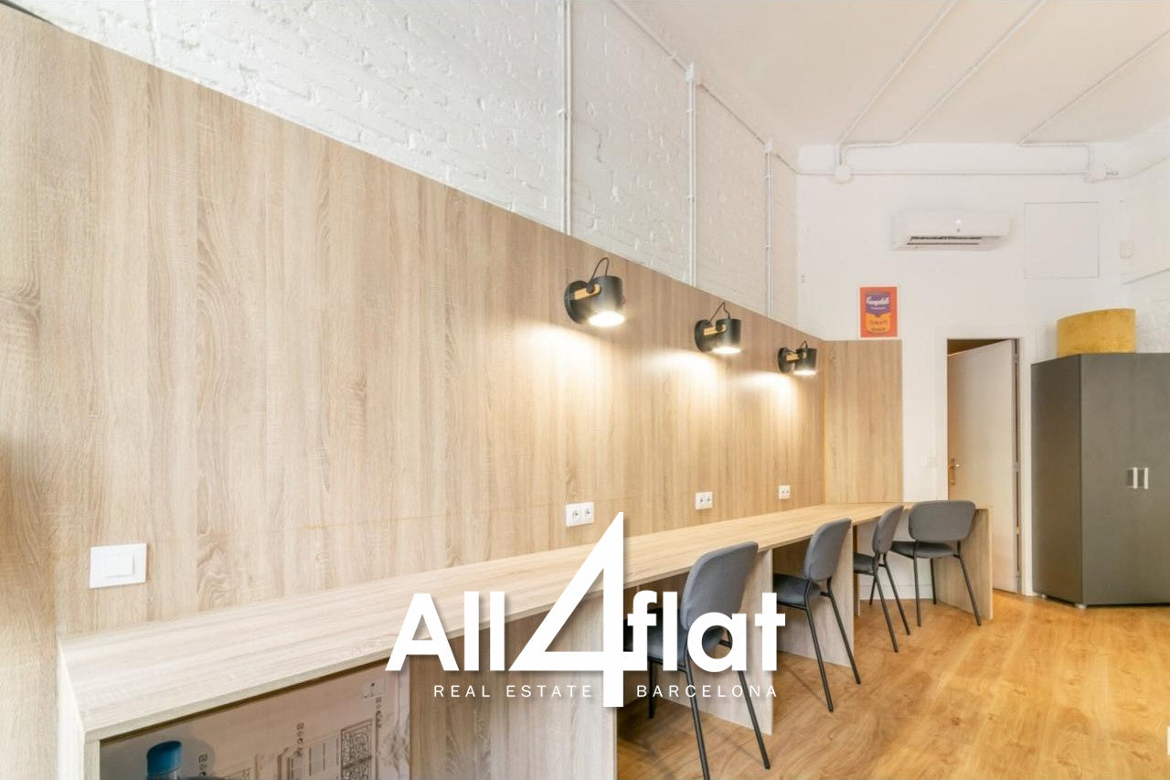 C/ Viladomat - Réf. : 001558E 