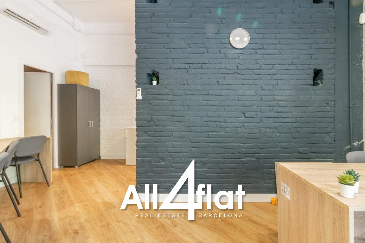 C/ Viladomat - Réf. : 001558E 